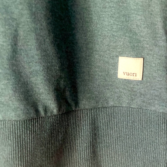 Vuori Long-Sleeve Halo Crew green heather size medium - Picture 3 of 4